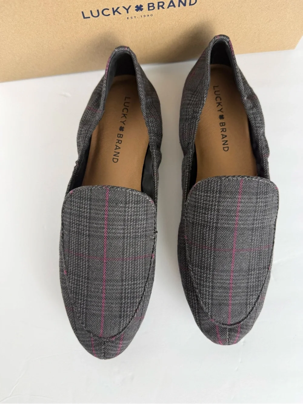 NIB Lucky Brand Charcoal Plaid Loafers with Burgundy Stripe 7.5 M